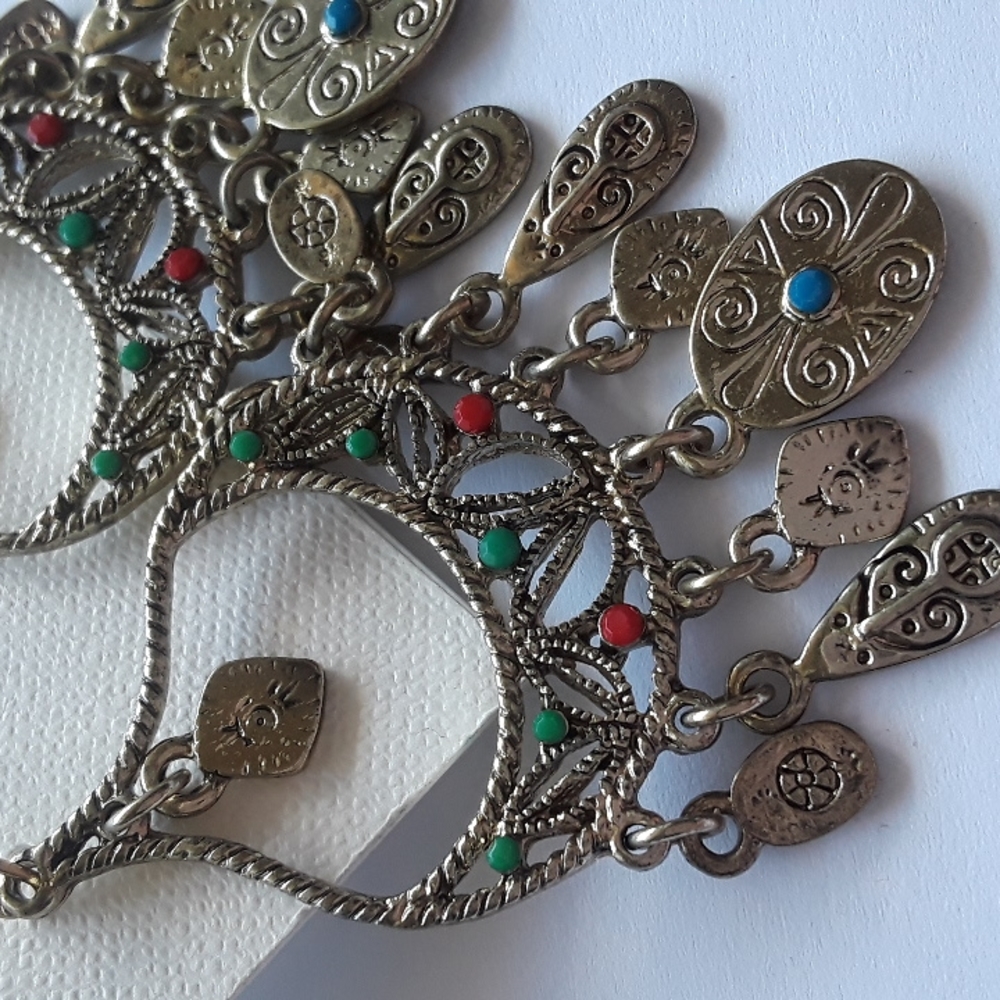 Earings costume jewelry